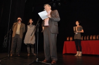 Alessando Signetto, Presidente della Giuria "Contemporanea", legge la motivazione per l'assegnazione del premio al film colombiano "Apaporis" di José Antonio Zuñiga